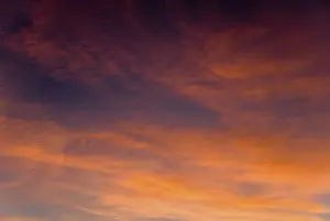 Low Angle View Drucke: Dawn sky with red clouds