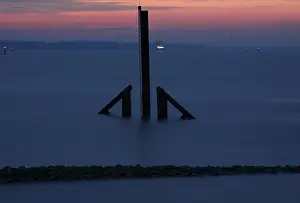 Atmospheric European Landscape Drucke: Dawn with water level indicator on the Elbe river