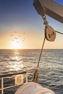 Uninhabited Island Drucke: On deck