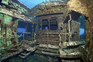 Underwater Shipwreck Drucke: Below deck in wreck, shipwreck