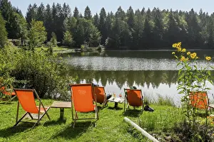 Southern German Landscape Photo Drucke: Deckchairs in a meadow at the Pflegersee