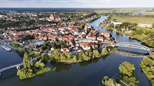 Waterfront Resort Towns Drucke: Default
