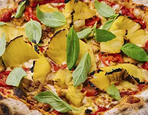 Tropical Fruit Dishes Drucke: Delectable hawaiian pizza with pineapple
