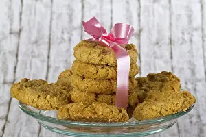Christmas Cookie Photography Drucke: Delicious biscuits on a decorative background