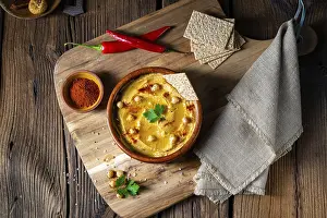 Vegetarian Meal Ideas Drucke: Delicious hummus paste with lemon and chilli