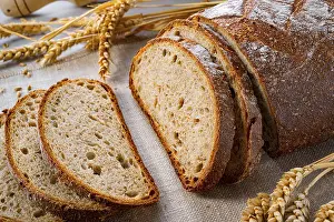 Empty Table Setting Ideas Drucke: Delicious mixed rye bread, also known as grey bread