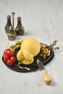 Artistic Food Photography Drucke: Delicious pulled scamorzza cheese on a plate