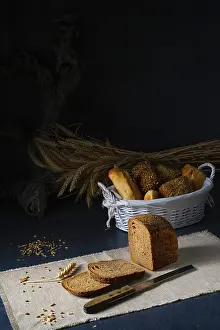 Baked Goods Drucke: Delicious rye bread on the table