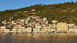 Deserted Greek Shoreline Drucke: Dense development along the coast