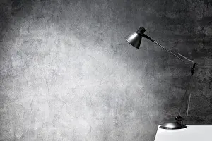 Empty Room Lighting Drucke: Desk lamp on the edge of a table