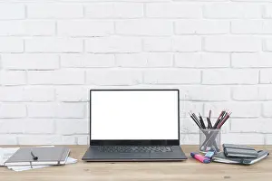 Digital Communication Drucke: Desktop with laptop office elements