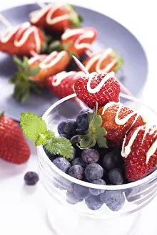 Blueberry Desserts Drucke: A dessert with strawberries on the table