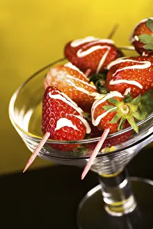 Uninhabited Dining Room Drucke: A dessert with strawberries on the table