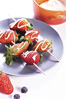 Berry Fruit Desserts Drucke: A dessert with strawberries on the table