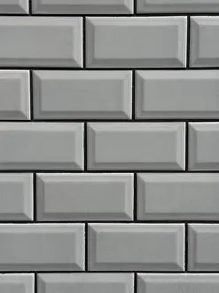 Minimalist Design Drucke: A detailed image of a white brick wall featuring a uniform pattern