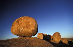 Devils Marbles Australia Drucke: Devils Marbles at dusk Australia
