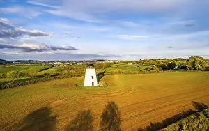 Devon Windmill Aerial View Drucke: Devon windmill from a drone, fields and farms
