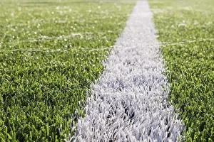 Artificial Turf Grass Drucke: Dew on the artificial grass with white line