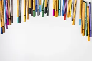Studio Shot Backgrounds Drucke: Different coloured fineliners above