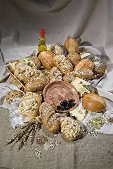 Wholemeal Bread Arrangement Drucke: Different kinds of bread and pastry on a canvas studio background