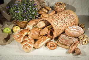 Breakfast Meal Ideas Drucke: Different kinds of bread on a studio background