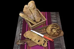 Different Kinds Of Bread Drucke: Different types of bread on a table, Germany