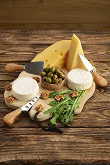 Brie Cheese Drucke: Different types of cheeses, brie