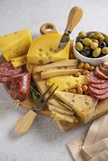 Assorted Cheeses Drucke: Different types of cheeses and cold cut meats