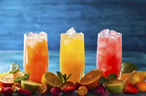 Summer Drinks Drucke: Different types of summer drinks in glasses