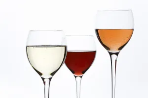 Red Wine Glasses Drucke: Three different wine glasses