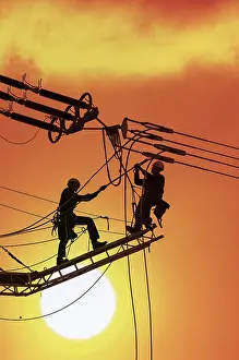 Rope Access Technician Drucke: Digital Composing, High voltage engineers working on high voltage pylons