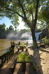 Paronella Park Australia Drucke: Dilapidated park with waterfall