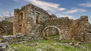 Eroded Landscape Canyon Drucke: Dilapidated structure of ancient ruins under a sky with clouds
