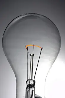 Empty Room Lighting Drucke: Dim light bulb
