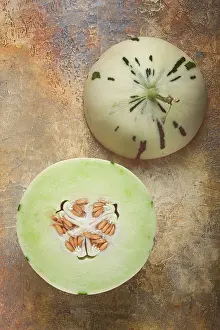 Exotic Tropical Fruit Drucke: Dino melon, cut, on the table, top view