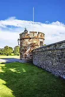 Deserted Castle In Scotland Drucke: Dirleton Castle & Gardens, Dirleton
