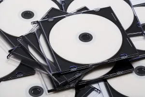 CD Storage Drucke: Disks cd in boxes as a background