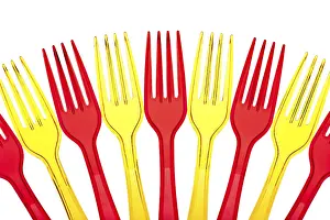 Plastic Waste Pollution Drucke: Disposable tableware. Set of colored plastic forks isolated on white background