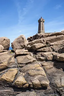 Granite Rock Formations Europe Drucke: The distinctive Phare de Ploumanac'h lighthouse
