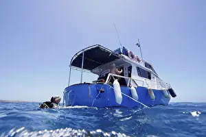 Gran Canaria Dive Site Drucke: Divers aboard a dive boat are preparing for their trip
