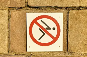 Deserted Swimming Pool Drucke: No diving, sign