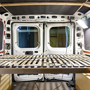 Bilder Datiert 17. August 2024: Selbstbaucamper-Jeep-Transporter-Umstellung