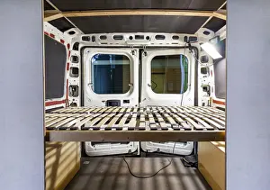 Bilder Datiert 19. Juni 2024: Selbstbaufahrzeug-Camper-Jumper-Van-Umrichtung