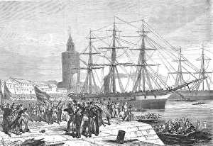 Anlegen eines Schiffes und Entladen der Besatzung