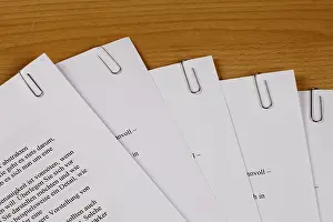Office Stationery Drucke: Documents held together by paper clips