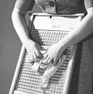 Cleanliness And Tidiness Drucke: Doing the laundry in the 1960s