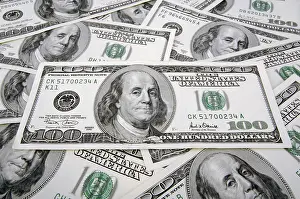 Studio Shot Currency Drucke: One hundred dollar bills laying flat