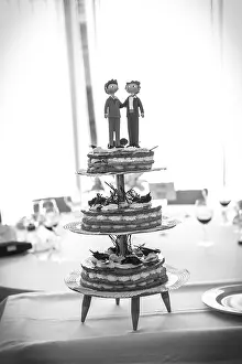 Traditional Wedding Ceremony Drucke: Detail of the dolls on top of the wedding cake