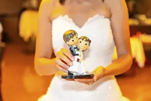 Wedding Cake Detail Drucke: Detail of the dolls on top of the wedding cake