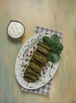 Selective Focus Images Drucke: Dolma, cabbage rolls in grape leaves